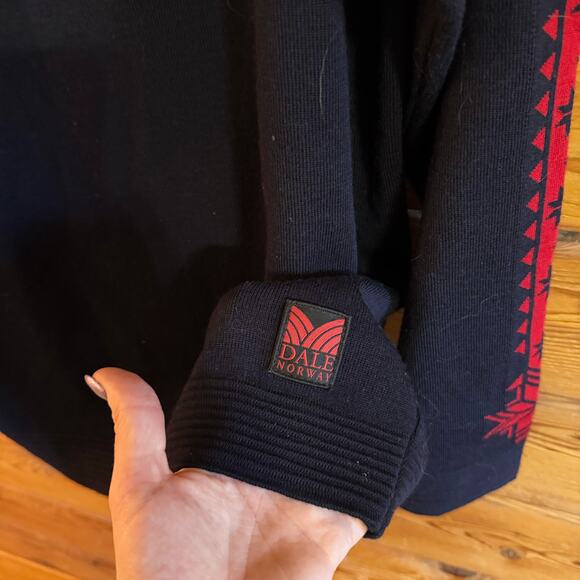 Dale of Norway Geilo Red and Blue Snowflake Sweater Mens XL - Picture 3 of 7